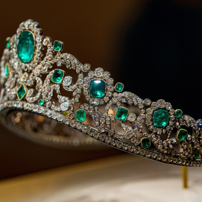 Quand les bijoux écrivent l'Histoire