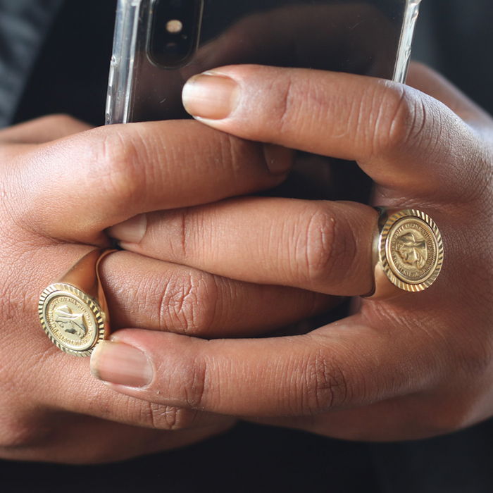 Bague Chevalière : Comment la choisir et la porter ?