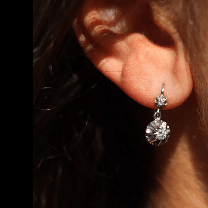 Comment nettoyer vos boucles d'oreilles en 5 étapes ?