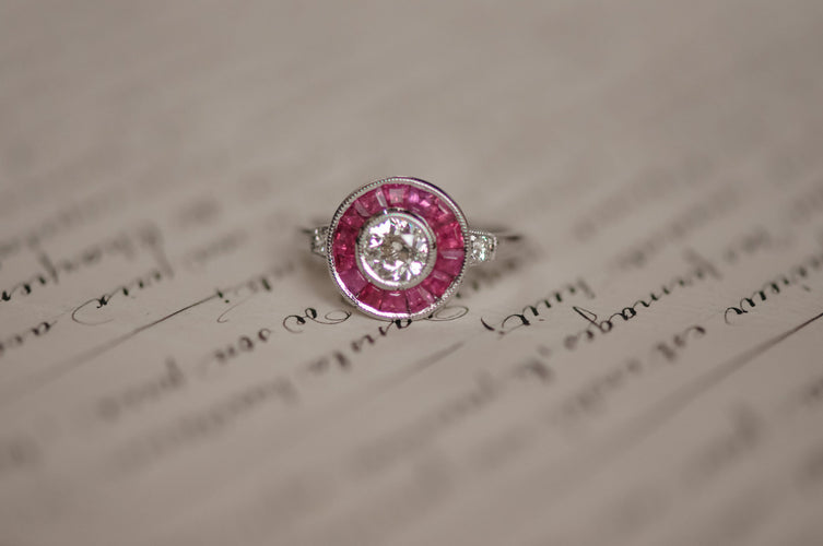 Bague 53 Bague ancienne en or blanc 18K avec rubis et diamants taille ancienne 58 Facettes