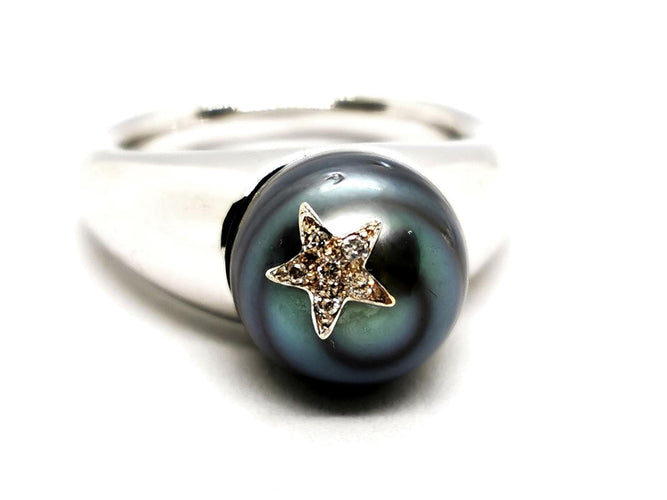 Bague 51 Bague en or blanc 18 carats avec perle de Tahiti et diamants 58 Facettes 1292003CN