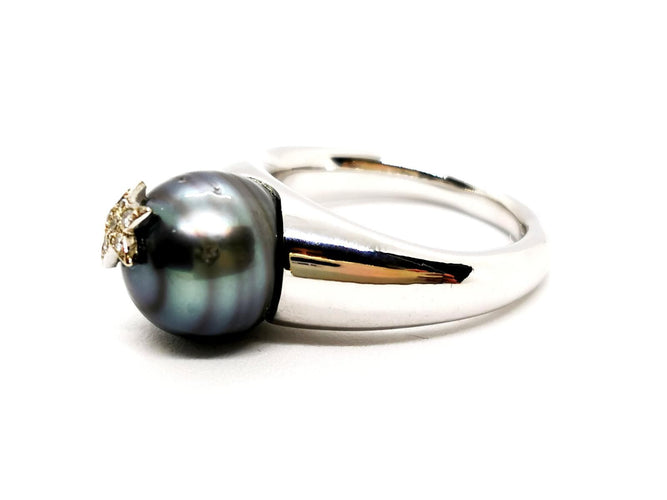 Bague 51 Bague en or blanc 18 carats avec perle de Tahiti et diamants 58 Facettes 1292003CN