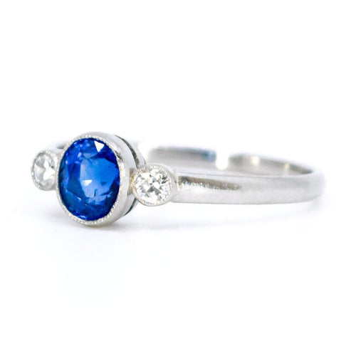 Bague 56 Bague en platine avec saphir et diamants 58 Facettes 2A487852FAF248E8A1799111E459EB3D