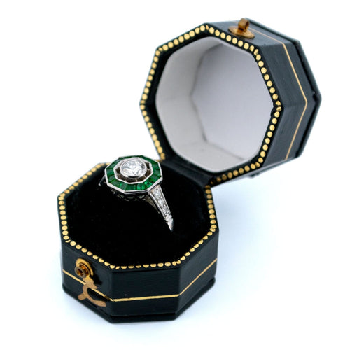 Bague 55.5 Bague en platine avec diamant taille brillant et émeraude 58 Facettes 76851EBEDE004A599DCA71647E815FCF