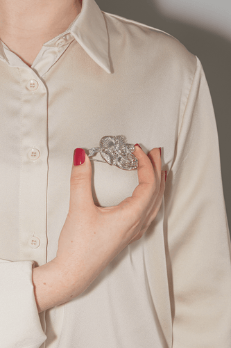 Broche Broche fleur en or blanc 18 carats et diamants 58 Facettes 1480252CN