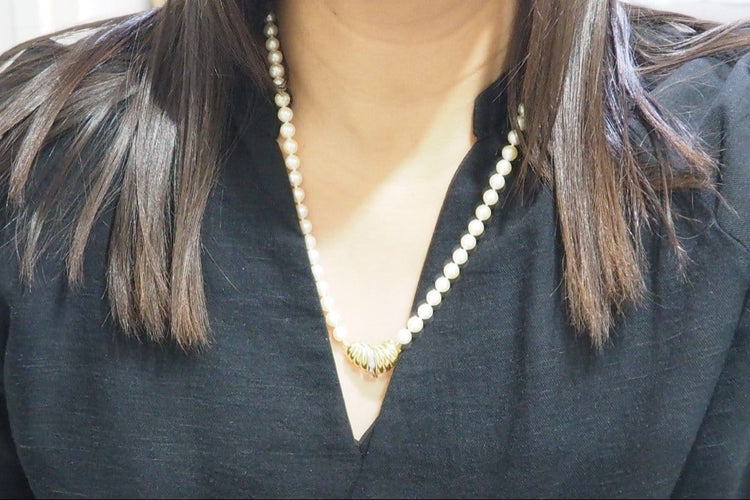 Collier Collier en or jaune 18 ct et perles de culture, pendentif cœur diamants 58 Facettes 32956