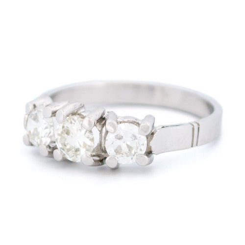 Bague 53 Bague trilogie en or 18 carats avec diamants taille ancienne 58 Facettes 0472804AB5EE4A159037190DC21CD41A