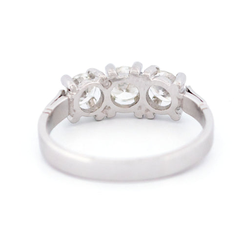 Bague 53 Bague trilogie en or 18 carats avec diamants taille ancienne 58 Facettes 0472804AB5EE4A159037190DC21CD41A