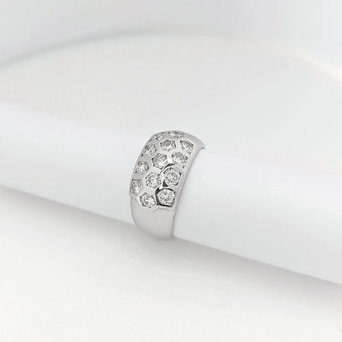 Bague 51 Bague en or blanc 18 carats et diamants 58 Facettes 16705