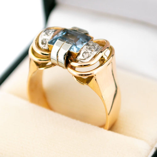 Bague 63.5 Bague tank rétro en or jaune et blanc 18k avec spinelle et diamants 58 Facettes 04003C336EBB435BAE355B928818F7AC