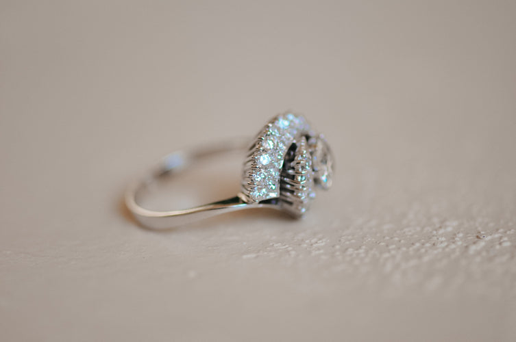 Bague 51 Art déco - Bague en or blanc 18K avec diamants 58 Facettes