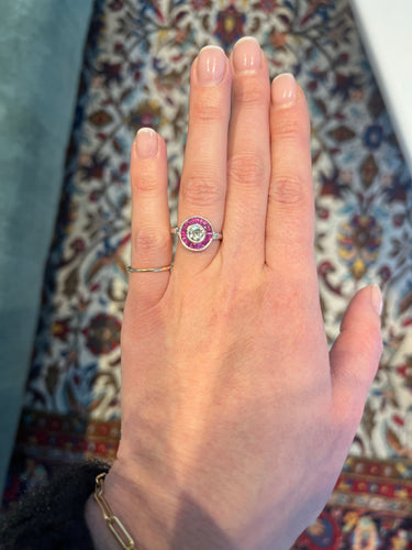 Bague 53 Bague ancienne en or blanc 18K avec rubis et diamants taille ancienne 58 Facettes
