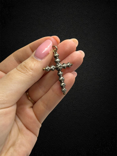 Pendentif Croix gothique - Pendentif en or blanc et argent, diamants taille rose 58 Facettes