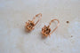 Boucles d'oreilles Collection Crush - Dormeuses décor gouvernail en or jaune 14 carats et perles 58 Facettes 3106