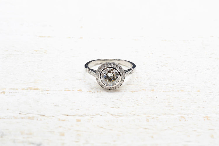 Bague 56 Bague en platine avec diamant 1,57 ct et pavage de diamants 58 Facettes 22726 / 22717