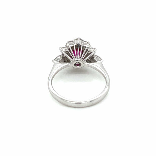 Bague 52 Bague entourage en or blanc 18k avec rubis birman et diamants 58 Facettes