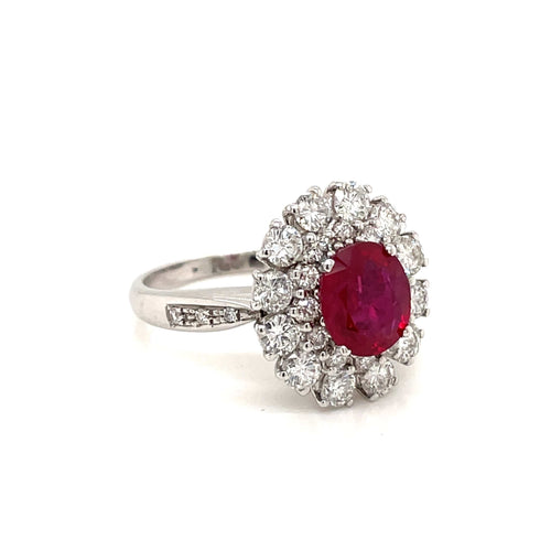 Bague 52 Bague en or blanc 18k avec rubis ovale 2,07 ct et diamants 58 Facettes