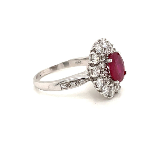 Bague 52 Bague en or blanc 18k avec rubis ovale 2,07 ct et diamants 58 Facettes
