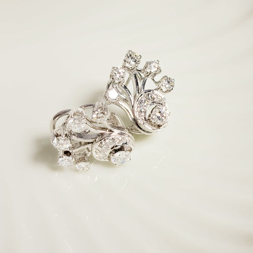 Boucles d'oreilles Boucles d’oreilles en or blanc 14 carats avec diamants 58 Facettes 2822