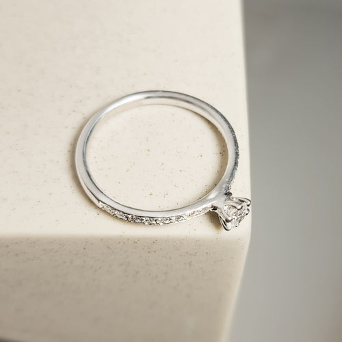 Bague 52.5 Bague halo en platine 950 avec solitaire et 16 diamants 58 Facettes 2821