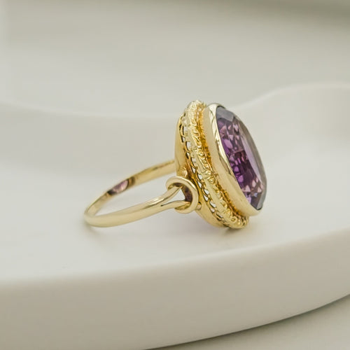 Bague 67 Bague vintage en or jaune 14K avec améthyste ovale 10 ct 58 Facettes 3135