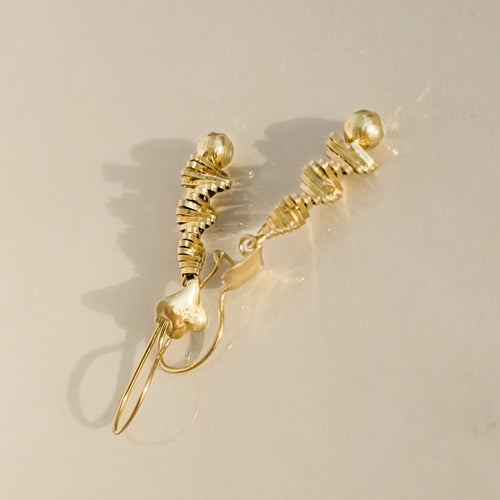 Boucles d'oreilles Boucles d’oreilles pendantes vintage en or jaune 18 carats 58 Facettes 3153