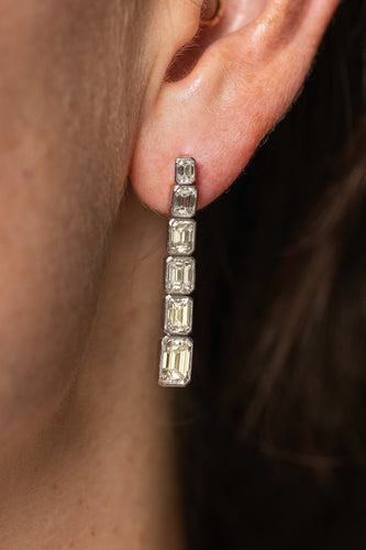 Boucles d'oreilles Boucles d'oreilles longues taille émeraude en platine et diamants 58 Facettes