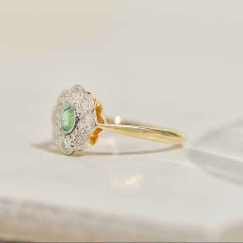 Bague 48 Bague vintage florale en or jaune 750, émeraude et diamants 58 Facettes