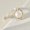 Bague 54 Bague vintage en or blanc 14 carats avec perle Mabé et diamants 58 Facettes