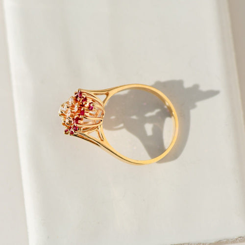 Bague 61.5 Bague cocktail vintage en or jaune 14 carats, rubis et diamants 58 Facettes