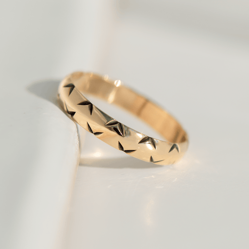 Bague 55 Bague jonc vintage gravée en or jaune 14K (585) 58 Facettes