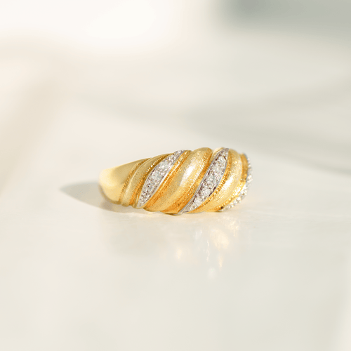 Bague 58 Bague vague vintage en or jaune 14 carats et diamants 58 Facettes