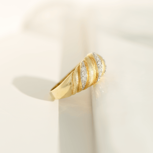 Bague 58 Bague vague vintage en or jaune 14 carats et diamants 58 Facettes