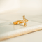 Bague 56 Bague vintage motif crucifix en or jaune 18 carats 58 Facettes