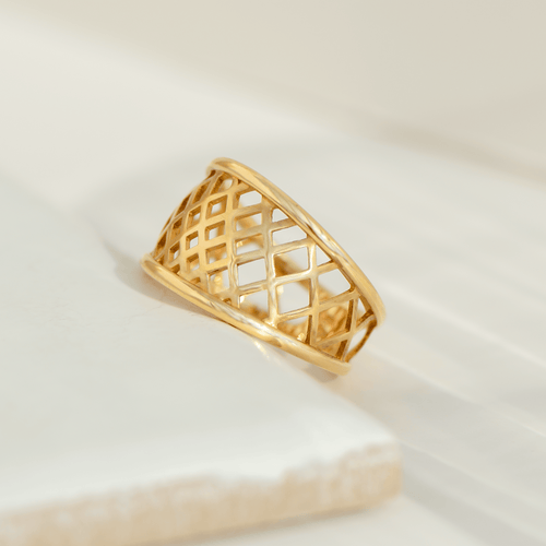 Bague 54.5 Bague vintage ajourée en or jaune 18 carats (750) 58 Facettes