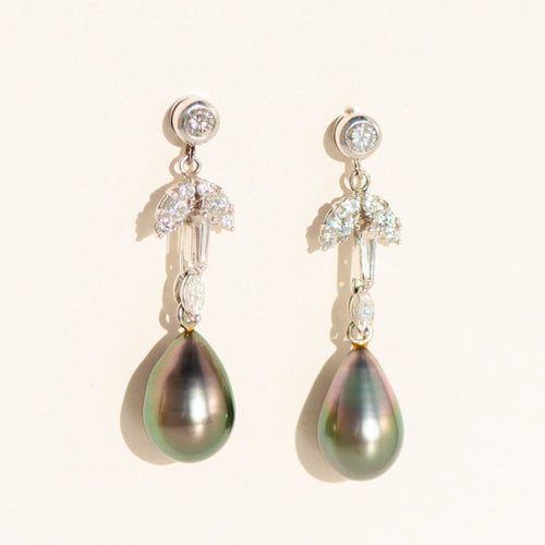Boucles d'oreilles Boucles d’oreilles chandelier en or blanc 18 carats avec diamants et perles de Tahiti 58 Facettes