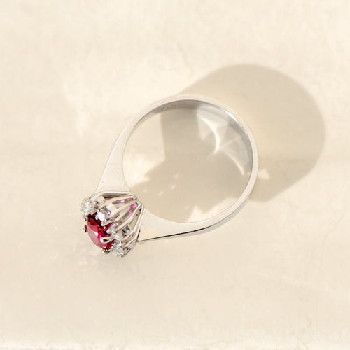 Bague 56 Bague vintage - Halo rubis et diamants en or blanc 18 carats 58 Facettes