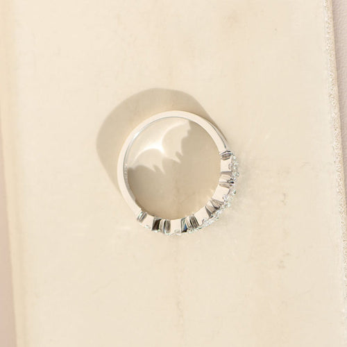 Bague 54 Bague en or blanc 14 carats à motif floral et diamants, taille 54 58 Facettes