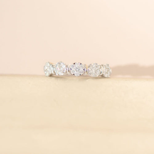 Bague 54 Bague en or blanc 14 carats à motif floral et diamants, taille 54 58 Facettes