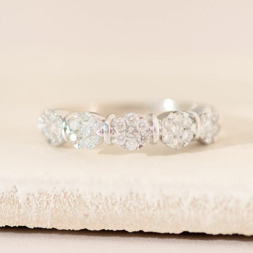 Bague 54 Bague en or blanc 14 carats à motif floral et diamants, taille 54 58 Facettes