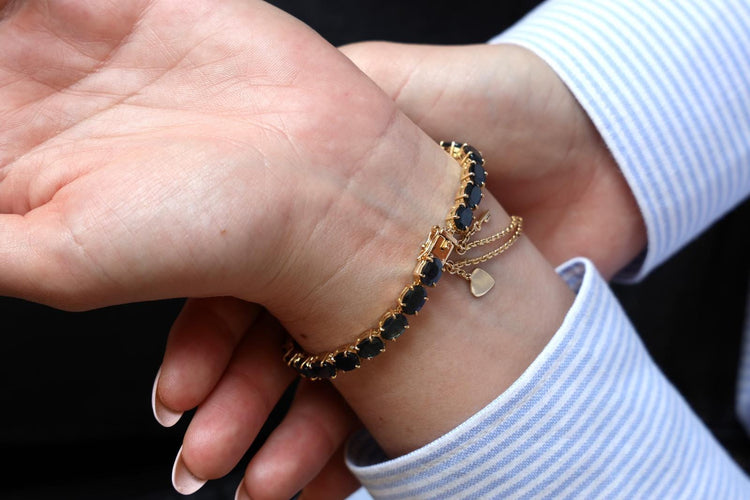 Bracelet Bracelet en or jaune 18 carats aux saphirs ovales 58 Facettes 2075330CN