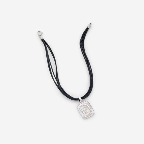 Collier Bulgari - Collier multirangs en cuir et or blanc 18K, diamants et nacre 58 Facettes 22729