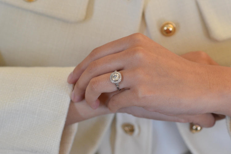 Bague 52.5 Bague ronde en platine avec diamants taille ancienne 58 Facettes 23325 - 24904