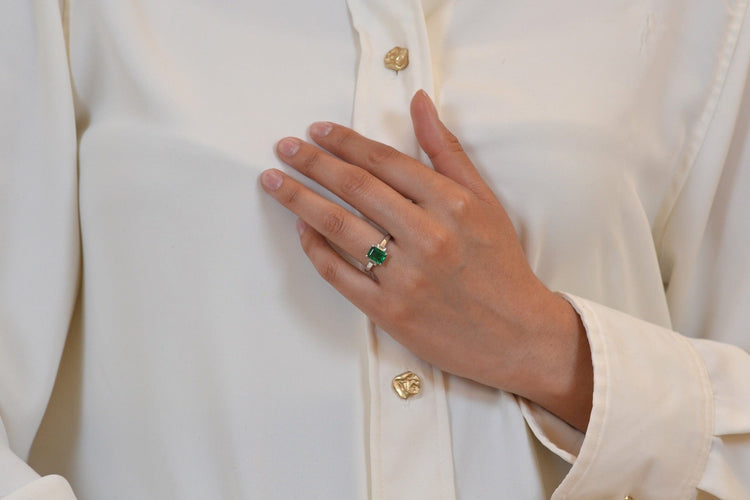 Bague 54 Bague émeraude 1,40 ct et diamants en or blanc 18k 58 Facettes 23713-26635