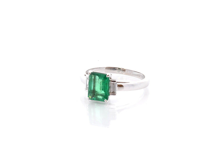 Bague 54 Bague émeraude 1,40 ct et diamants en or blanc 18k 58 Facettes 23713-26635