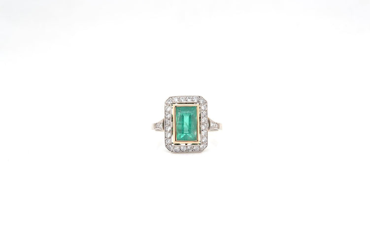 Bague 53 Bague rectangulaire en or jaune 18k et platine, émeraude et diamants 58 Facettes 24221 / 24039
