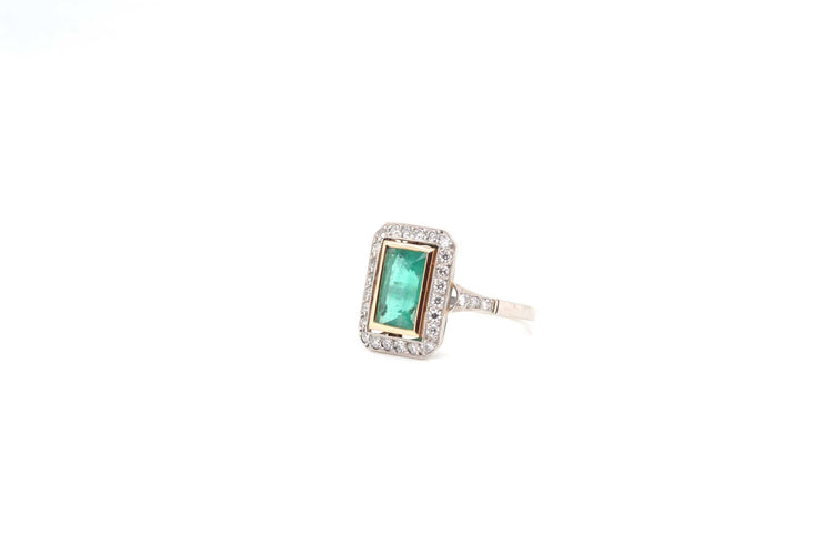 Bague 53 Bague rectangulaire en or jaune 18k et platine, émeraude et diamants 58 Facettes 24221 / 24039
