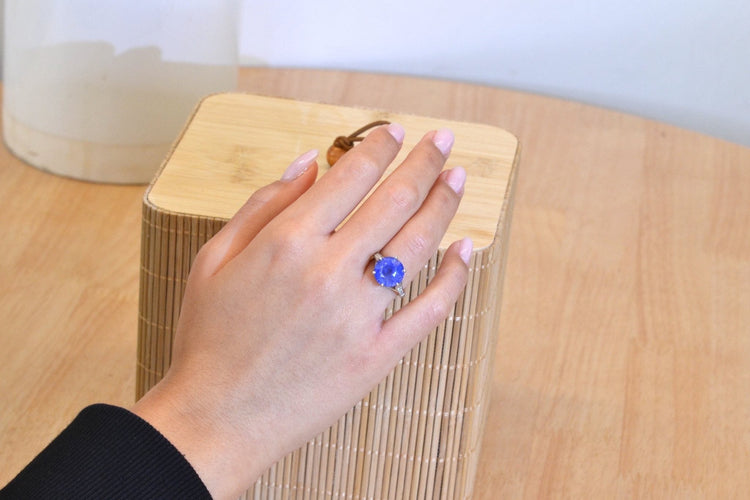 Bague 53 Bague en platine au saphir de Ceylan et diamants 58 Facettes 24054 / 24743