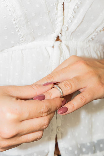 Bague 48 Bague demi-alliance en or blanc 18 carats et diamants 58 Facettes 2406273CN