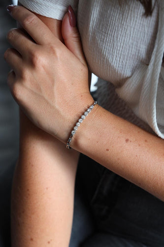 Bracelet Bracelet en or blanc 18 carats avec 8 diamants 58 Facettes 2432011CN